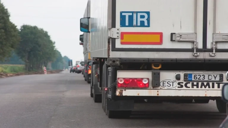 نشان اختصاصی TIR بر روی کامیون ها به چه معناست؟